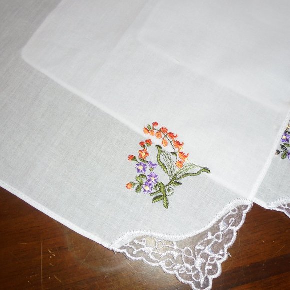 Handkerchiefs Set of 4 Embroidered Cotton 10.5" x 10.5" - Picture 3 of 4